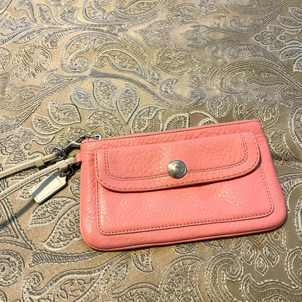 Coach wristlet 🎈💝🍀pale pink.  NWT